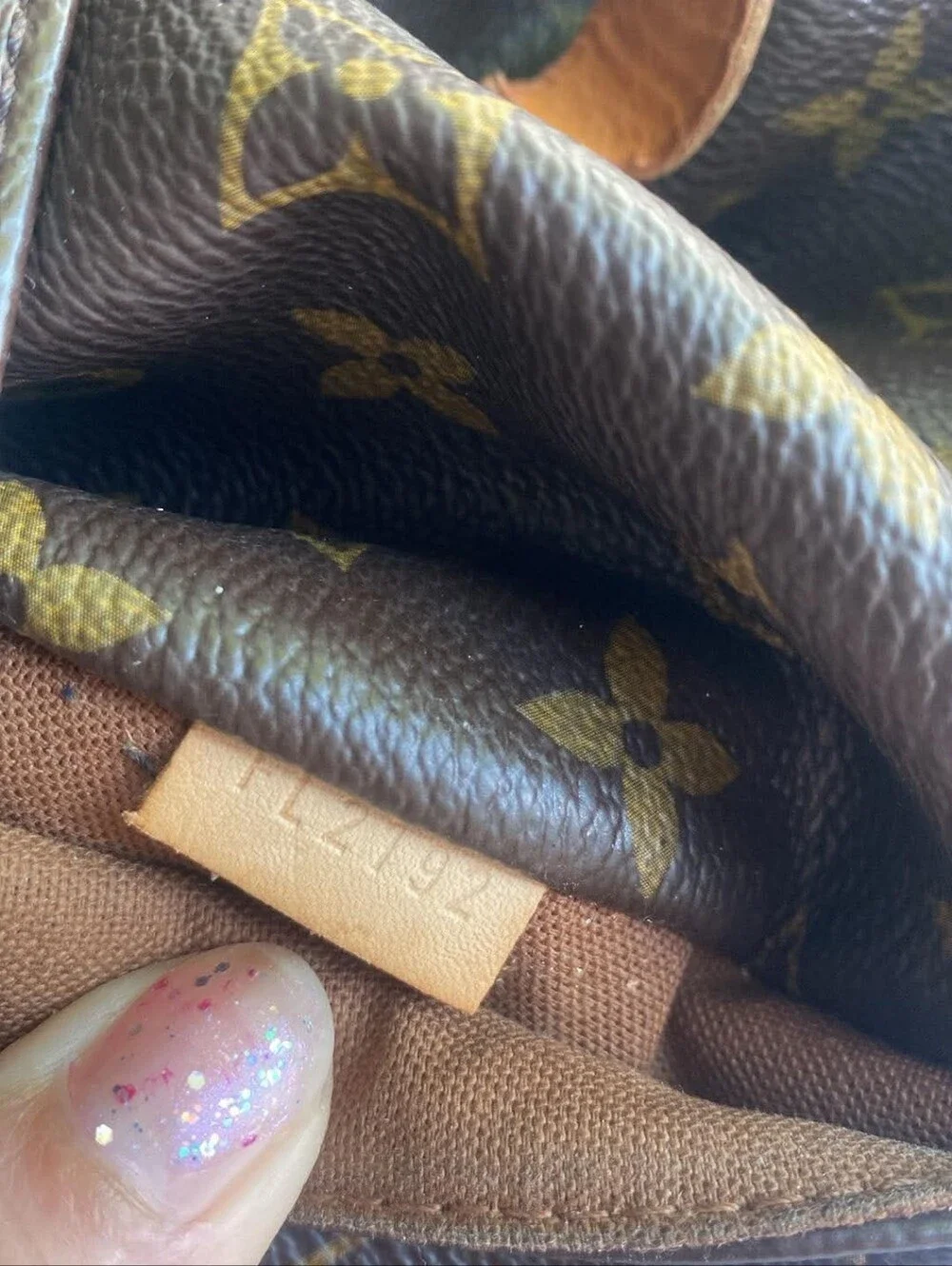 Louis Vuitton Totally MM Monogram Canvas Everyday Tote in Brown with Tan Trim